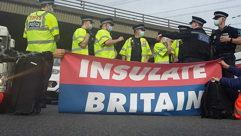 m25-climate-protesters-demand-reduction-of-motorway-speed-limit