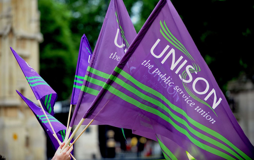 ‘exhausted’-health-workers-in-england-vote-to-oppose-government’s-3%-pay-rise
