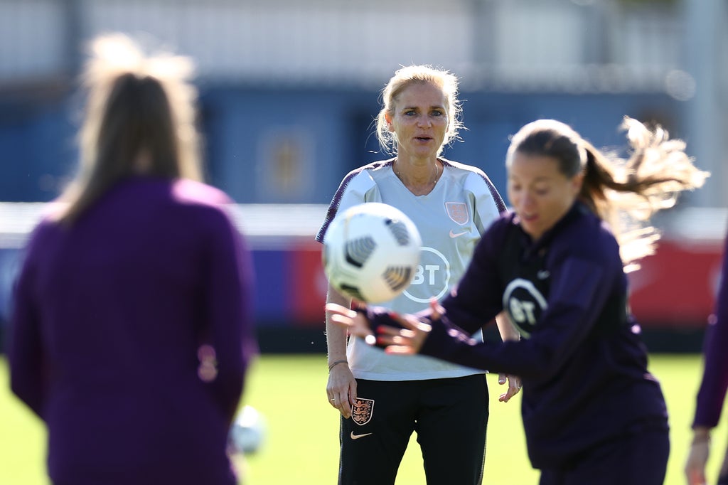 england-boss-sarina-wiegman-warns-against-biennial-world-cup:-‘players-are-not-robots’