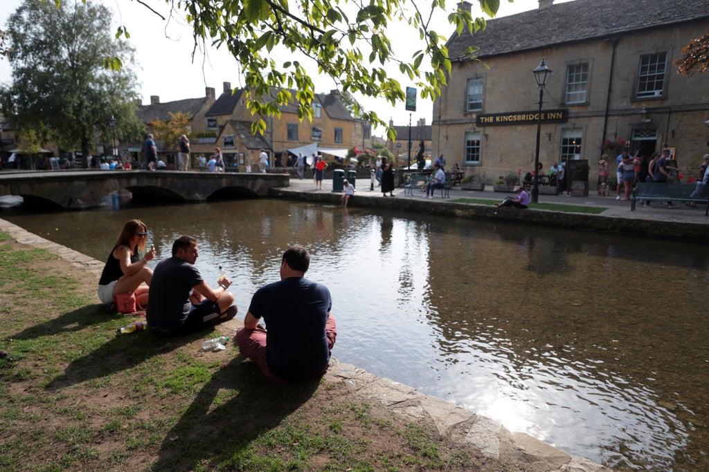 murder-inquiry-launched-after-attack-at-cotswolds-pub