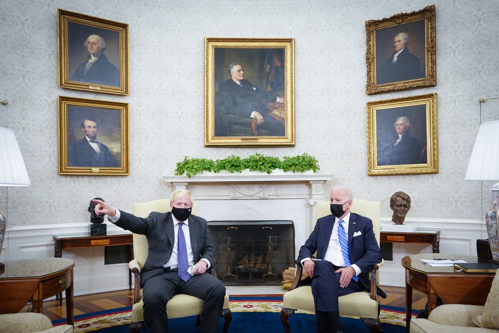 boris-johnson-and-joe-biden-bond-over-trains-at-white-house