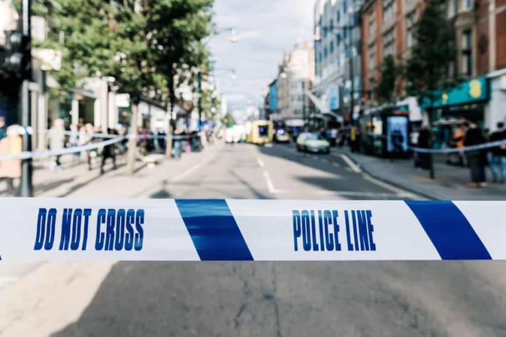 shepherd’s-bush:-two-teens-rushed-to-hospital-in-double-stabbing
