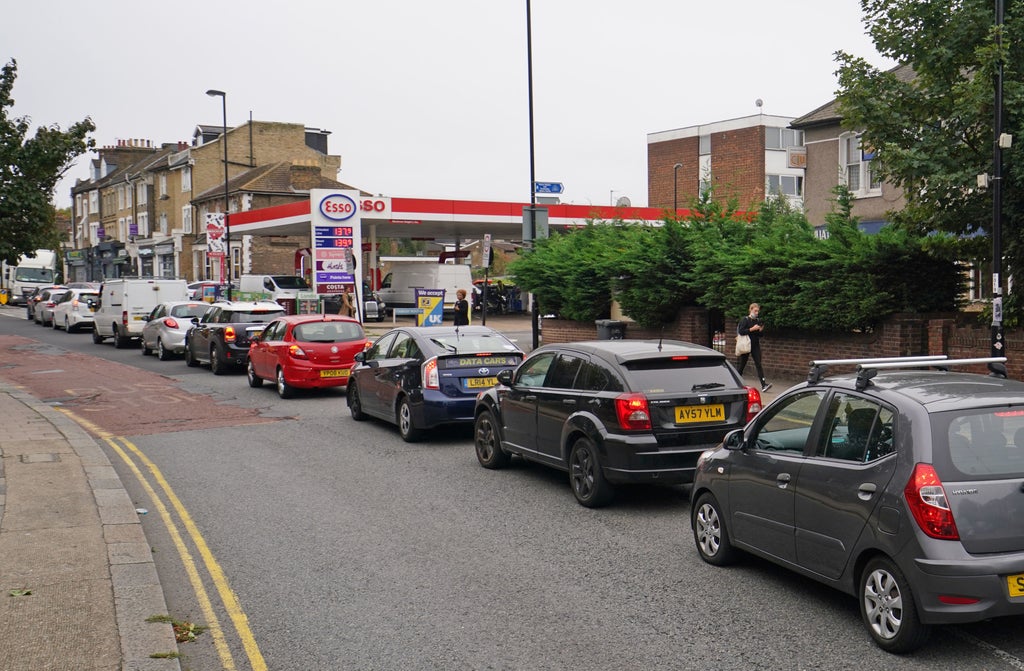 shapps-insists-there-is-no-fuel-shortage-and-blames-haulage-group-for-panic
