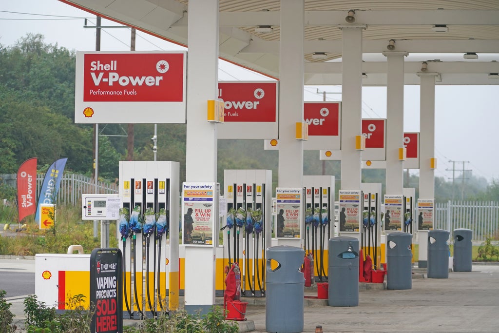 pm-‘considering-sending-in-army’-to-drive-fuel-trucks-as-pumps-run-dry