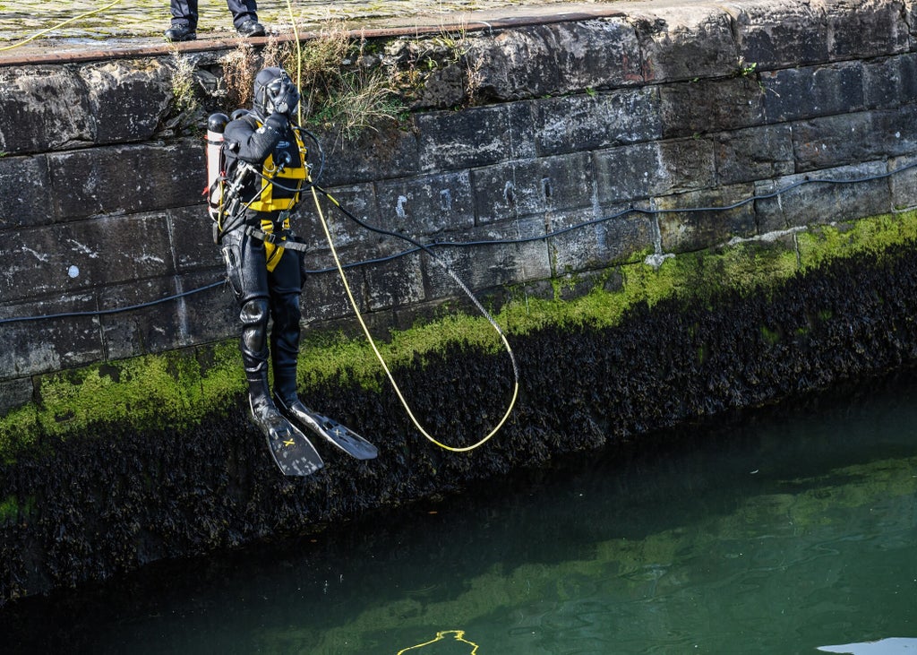 police-divers-search-river-ahead-of-cop26