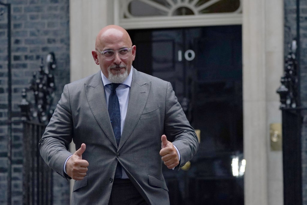 government-‘won’t-stand-back-and-let-school-attendance-fall’,-nadhim-zahawi-says