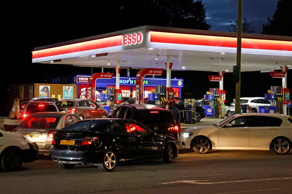 fuel-crisis:-london-bears-brunt-of-shortage