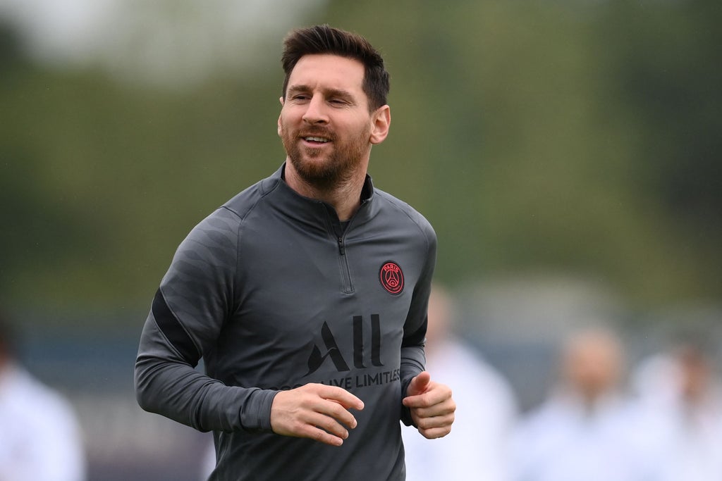 lionel-messi-set-for-psg-return-against-man-city-after-knee-injury:-‘he-is-in-a-very-good-way’