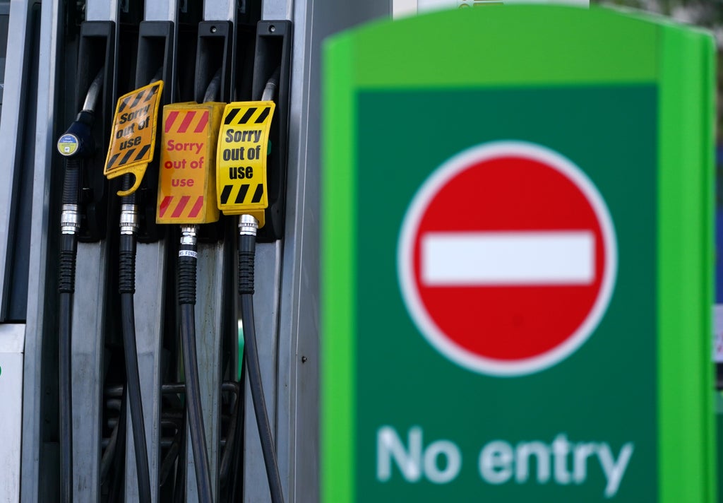 fuel-shortage-latest:-army-tanker-drivers-to-be-put-on-standby-amid-supply-issues