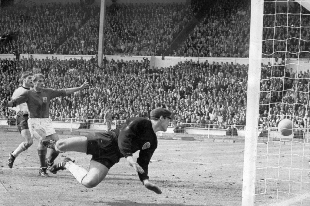 roger-hunt:-england-1966-world-cup-winner-and-liverpool-great-dies-aged-83
