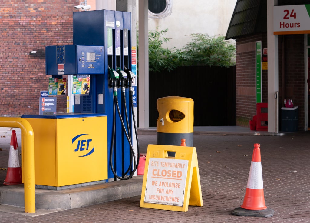 johnson-insists-petrol-crisis-‘stabilising’-as-he-prepares-to-save-for-christmas