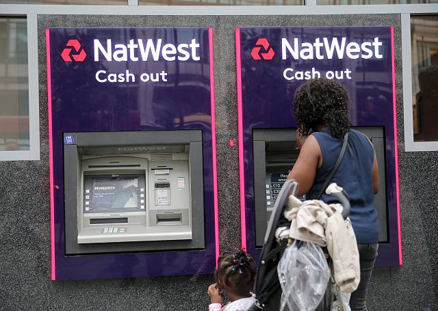 higher-expectations-and-lower-lending-margins-weigh-on-natwest’s-shares