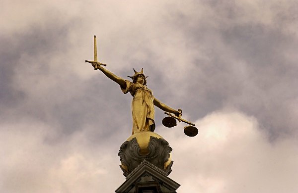 hiring-the-best-theft-defence-lawyer:-five-tips-to-consider