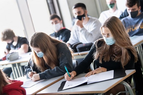education-secretary-says-there-are-‘no-plans-whatsoever-to-close-schools-again’