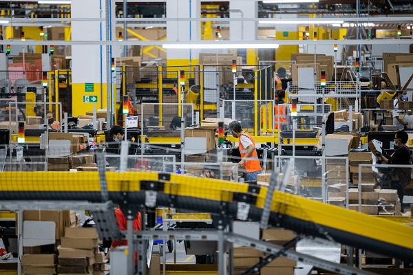 black-friday-jobs-boom:-delivery-and-warehouse-shifts-jump-42%-compared-to-2020