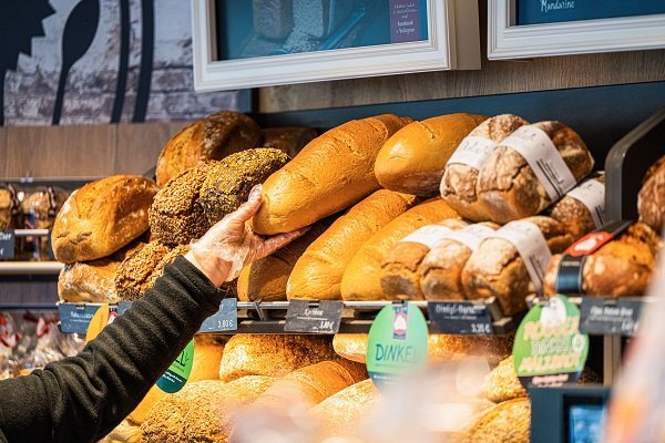 shoppers-are-being-warned-that-the-price-of-bread-is-set-to-skyrocket-due-to-‘inflationary-pressures’