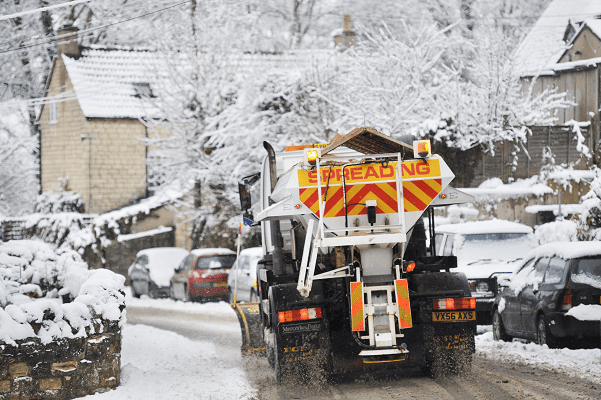 met-office-issues-ice-alert-yellow-warning-‘making-for-tricky-travel’-and-we-could-see-‘snow-on-christmas-day’