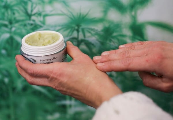 make-up-and-beauty-with-cbd