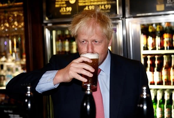 ryanair-launches-a-scathing-attack-on-boris-with-memes-‘i-don’t-know-i-am-at-a-party’-in-response-to-his-apology