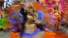 rio-de-janeiro-delays-carnival-parades-as-omicron-spreads