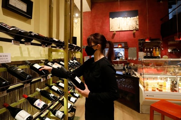 uk-investors-are-investing-in-alternative-assets-like-wine,-whisky-and-art