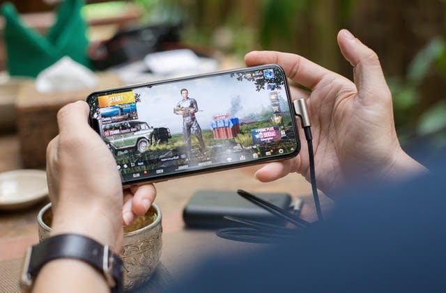why-console-gaming-companies-are-producing-content-and-hardware-for-mobile-gaming