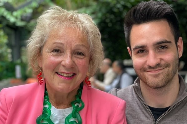 entrepreneur-hits-1m-revenue-after-mum’s-accidental-linkedin-post-goes-viral