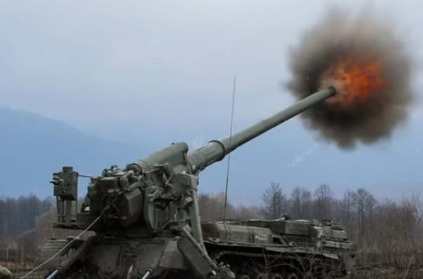 new-footage-shows-russia’s-‘atomic-cannons’-within-10-miles-of-ukraine-sparking-nuclear-war-fears