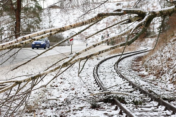 network-rail-cancels-all-trains-in-wales-on-friday-as-storm-eunice-to-bring-‘gusts-reaching-100-mph’