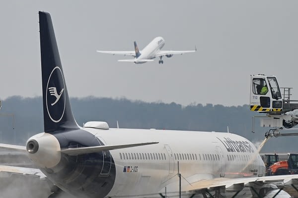 german-citizens-told-to-leave-ukraine-immediately-and-lufthansa-to-suspend-all-flights-from-monday