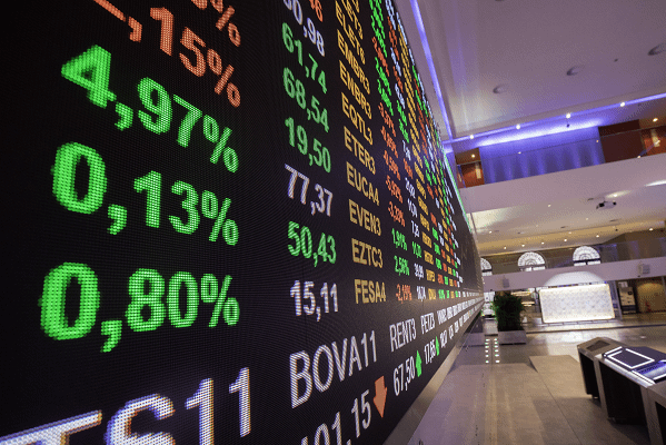 retail-investments:-the-top-three-stocks-to-watch-amidst-the-rise-in-online-shopping