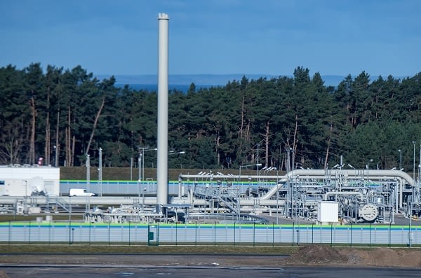 germany-stops-nord-stream-2-gas-pipeline-from-russia-and-world-leaders-discuss-heavy-sanctions-against-moscow