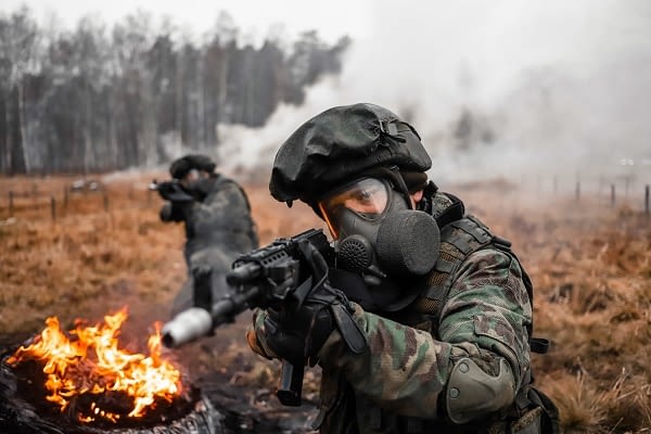 russian-troops-and-local-militants-given-‘gas-masks’-as-they-prepare-to-blow-up-chemical-containers
