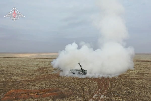‘russian-troops-go-into-a-tactical-retreat’-as-ballistic-missiles-rain-down-in-ukraine-from-belarus