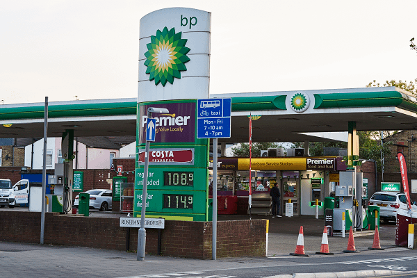 bp-shares-tumbles-after-it-offloads-stake-in-rosneft-amid-ukraine-conflict