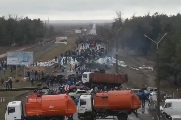 europe’s-largest-nuclear-plant-could-be-‘another-chernobyl’-as-ukrainians-barricade-the-installation-as-russian-troops-close-in