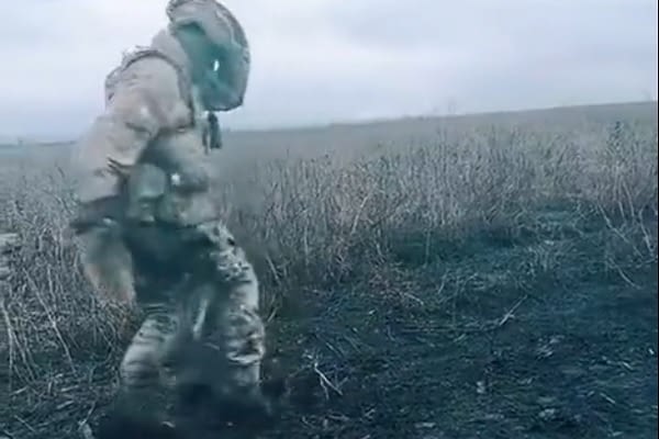 watch:-the-‘ukrainian-hulk’-celebrates-with-moonwalk-after-he-‘stopped-russian-tank-barehand’