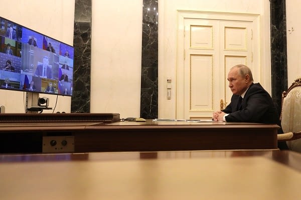 ‘putin-is-well-aware-of-the-risks-to-his-personal-security’-as-‘disgruntled’-generals-and-spies-could-turn-to-‘dislodge-him’-in-a-coup
