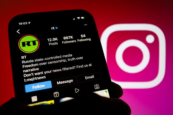 kremlin’s-propaganda-news-agency-rt-has-uk-licence-revoked-by-ofcom-as-they-are-‘not-fit-and-proper’-due-to-‘impartiality’