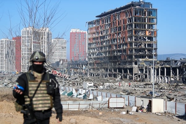 ukraine-authorities-find-scenes-‘hard-to-describe’-with-‘mass-graves,-half-burned-bodies’-and-‘executed-civilians’