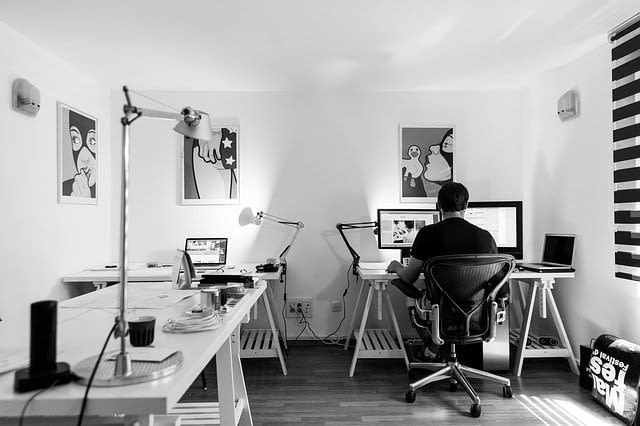 what-you-need-in-your-office:-the-essentials-checklist-for-busy-professionals