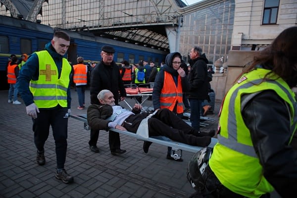 russia-fires-two-missiles-at-train-station-‘where-hundreds-of-people-were-waiting-for-the-evacuation-train’