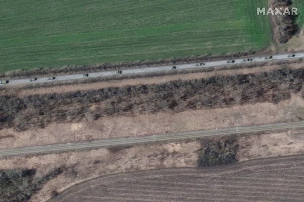 tens-of-thousands-of-russian-troops-in-an-eight-mile-convoy-are-moving-in-to-eastern-ukraine-and-are-expecting-‘big-battles’