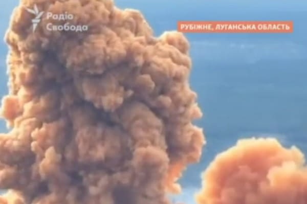 russian-troops-blow-up-a-nitric-acid-tanker-then-run-as-the-wind-blows-the-deadly-chemical-towards-them