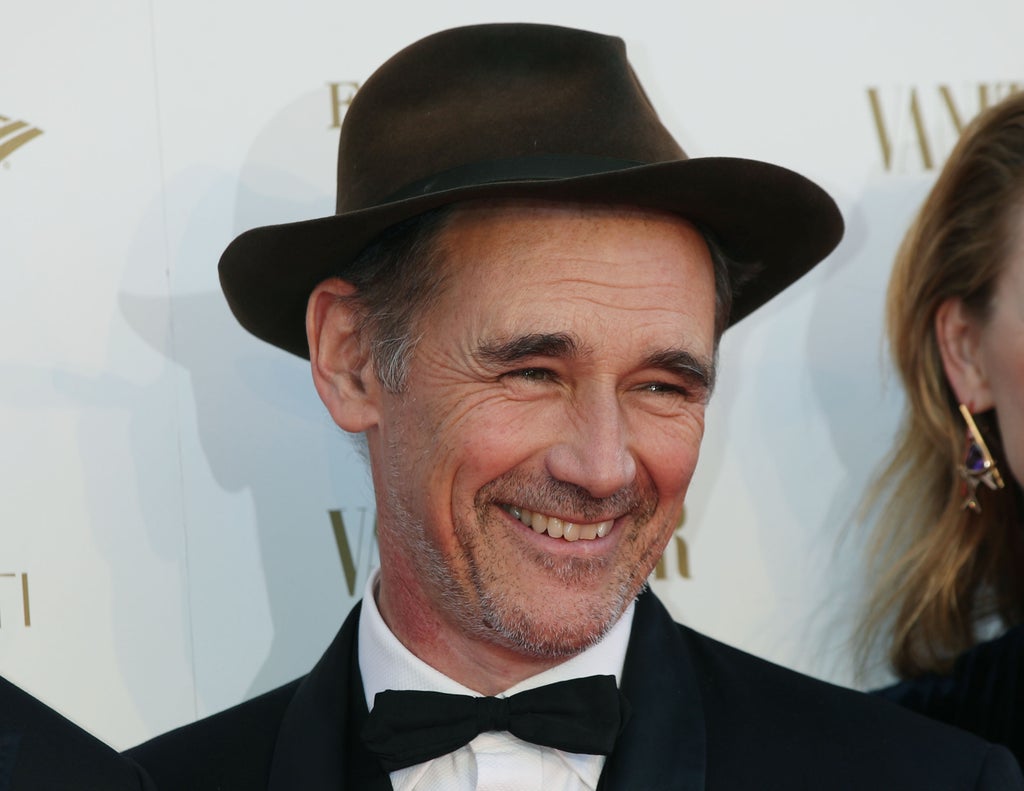 sir-mark-rylance-urges-university-to-ban-rat-swim-experiments