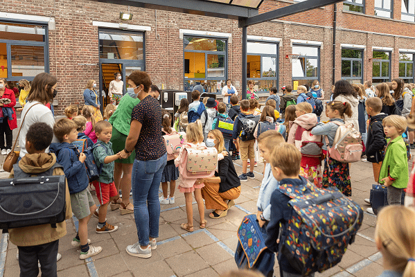 school-children-are-going-without-hot-meals-and-eating-sandwiches-as-the-cost-of-living-crisis-get-worse