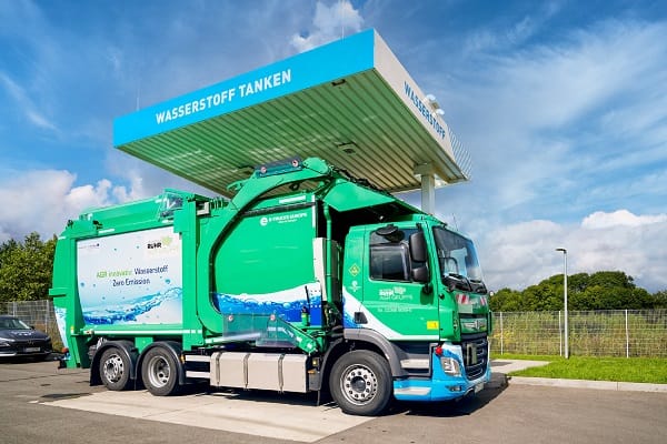 a-waste-management-company-has-put-a-daf-cf-340-hydrogen-fuel-cell-conversion-truck-into-operation
