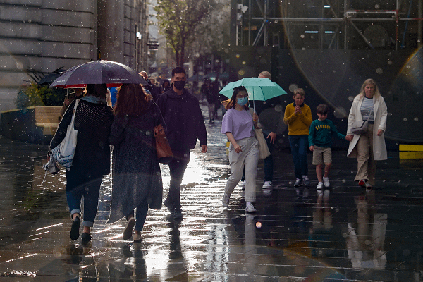 met-office-issues-weather-warnings-for-thunderstorms,-lightening,-hail-and-heavy-rain-across-uk