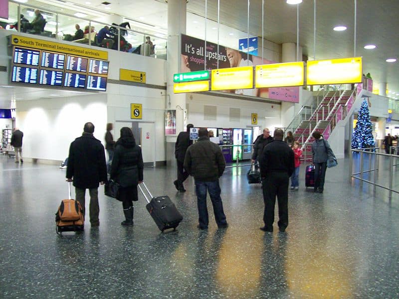 gatwick-airport-to-cut-flights-amid-staff-shortages