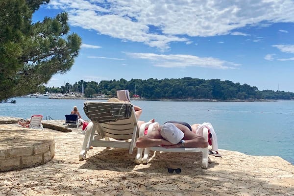 met-office-warns-of-‘danger-to-life’-as-an-‘extreme-heat’-health-alert-has-been-issued